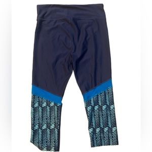 Under armour compression crop leggings. Medium